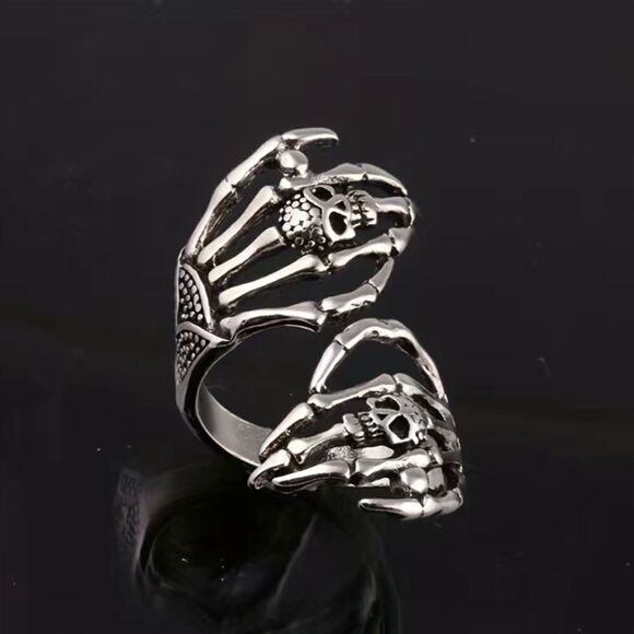 SKELETON WRAPPED HAND RING - Picture 1 of 1